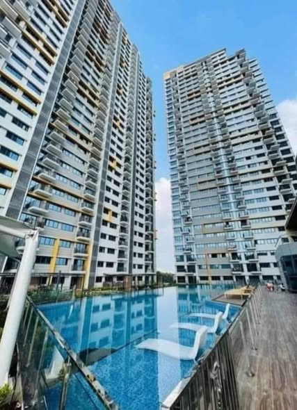 Amanora Gold Tower